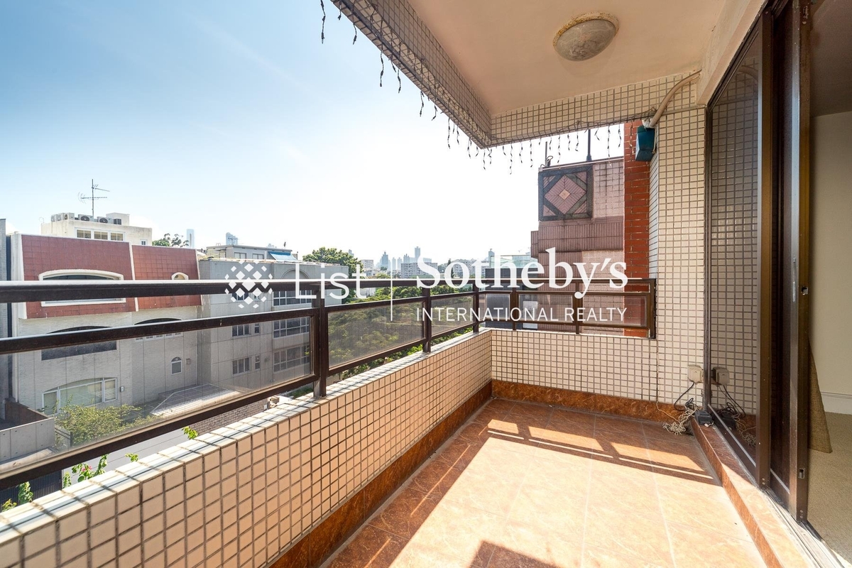 No. 5 Wiltshire Road 渭州道5號 | Balcony off Living and Dining Room