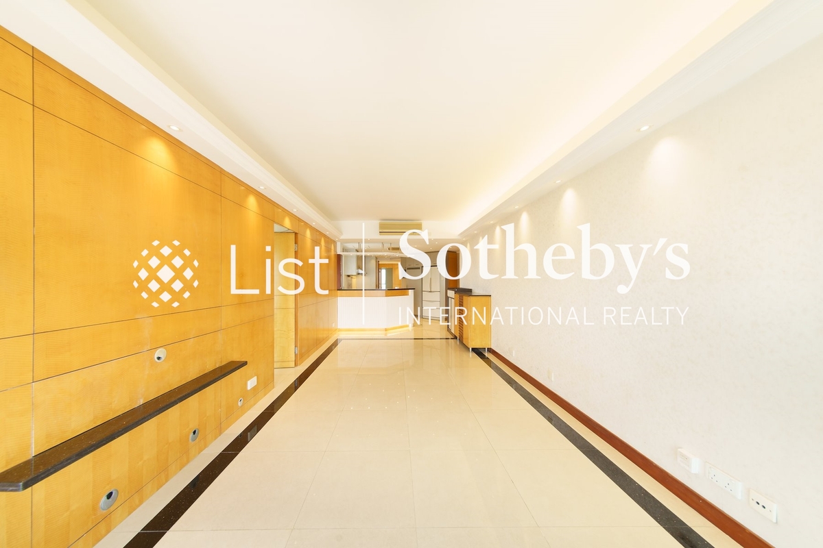 The Victoria Towers 港景峰 | Living and Dining Room