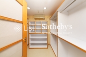 The Victoria Towers 港景峰 | Walk-in Closet in Master Bedroom 