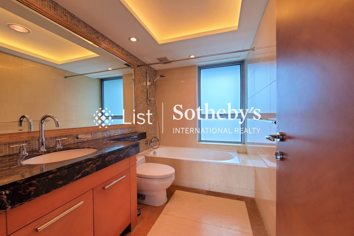 No. 15 Ho Man Tin Hill 灝畋峰 | Guest Bathroom