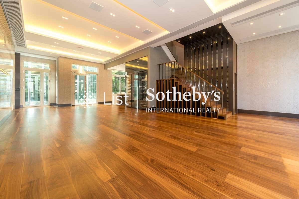 Mount Beacon 畢架山峰 | Living and Dining Room