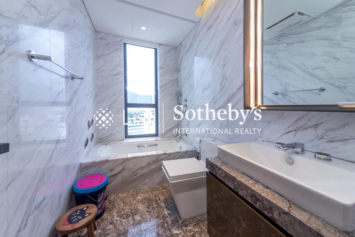 Dunbar Place Dunbar Place | Guest Bathroom