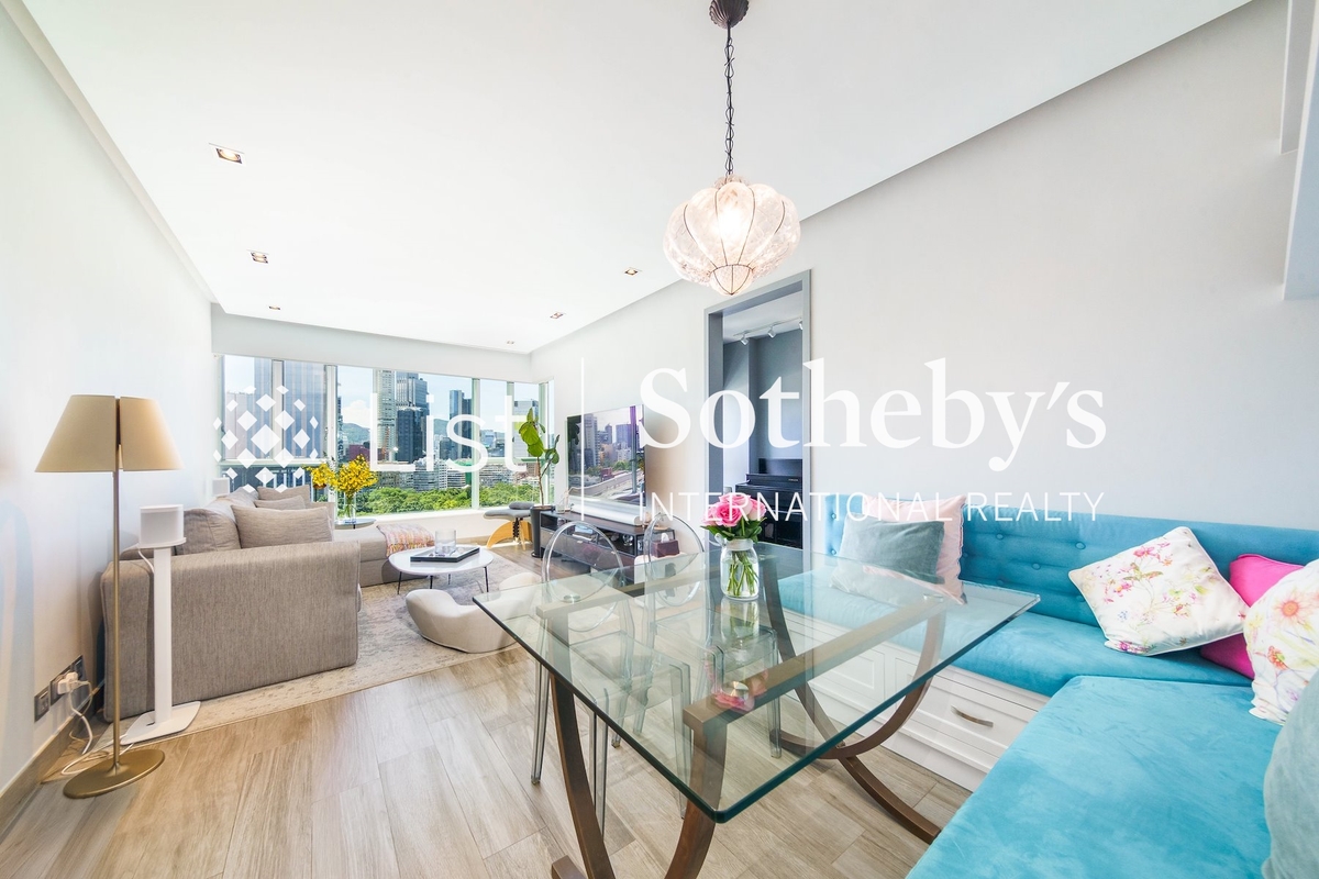 The Victoria Towers 港景峰 | Living and Dining Room