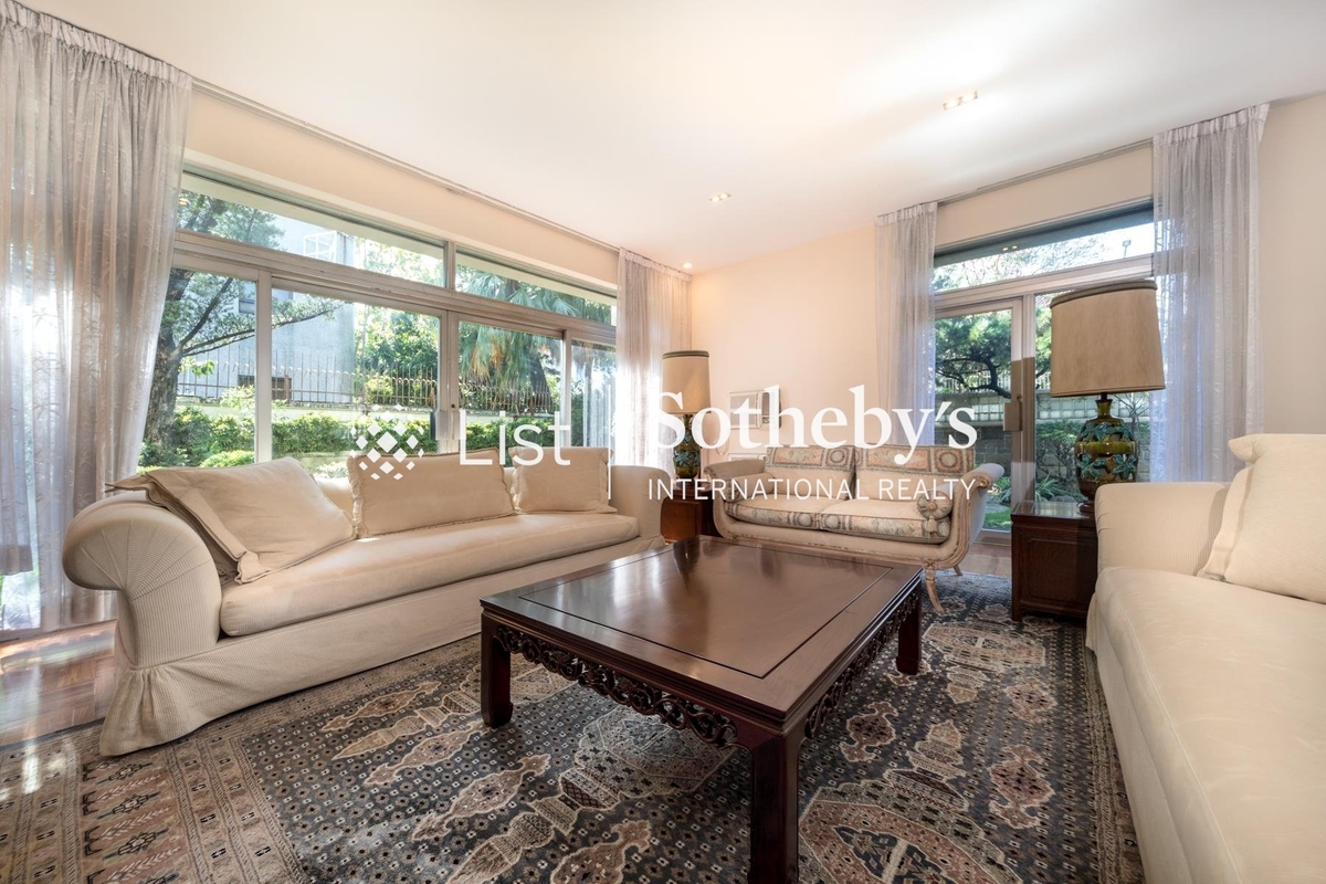 Essex Crescent Detached House 雅息士道 | Living Room