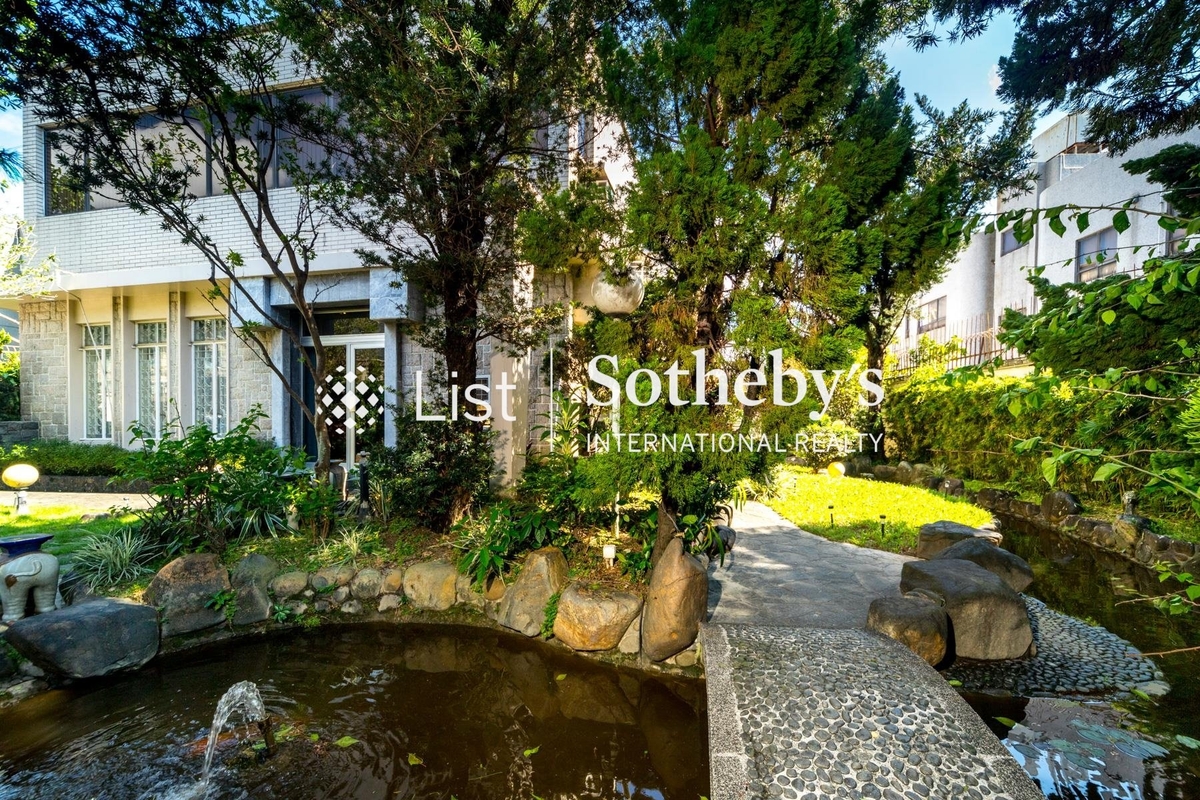 Essex Crescent Detached House 雅息士道 | Private Garden off Living Room