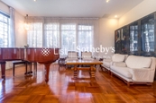 Essex Crescent Detached House 雅息士道 | Family Room