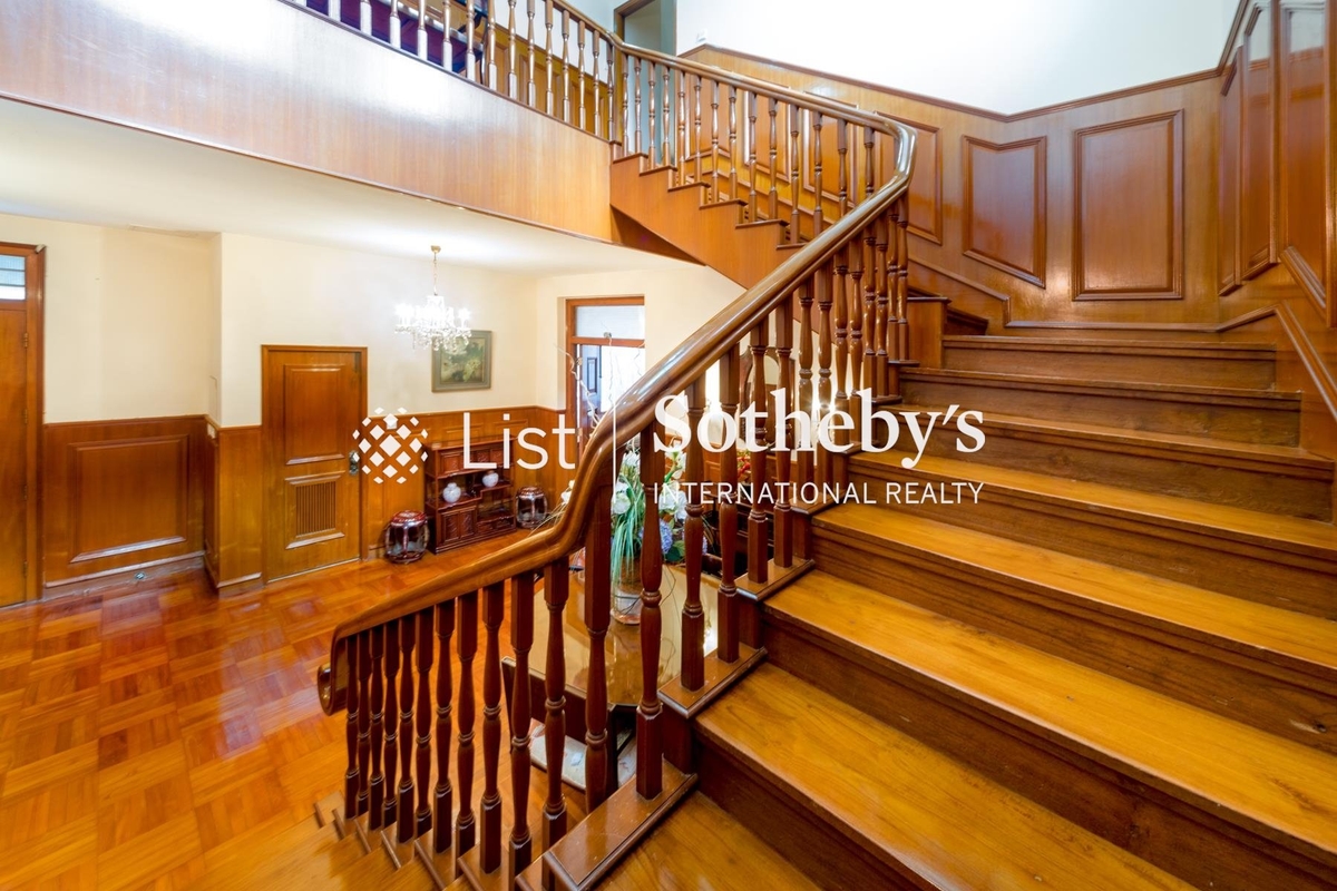 Essex Crescent Detached House 雅息士道 | Internal Staircase