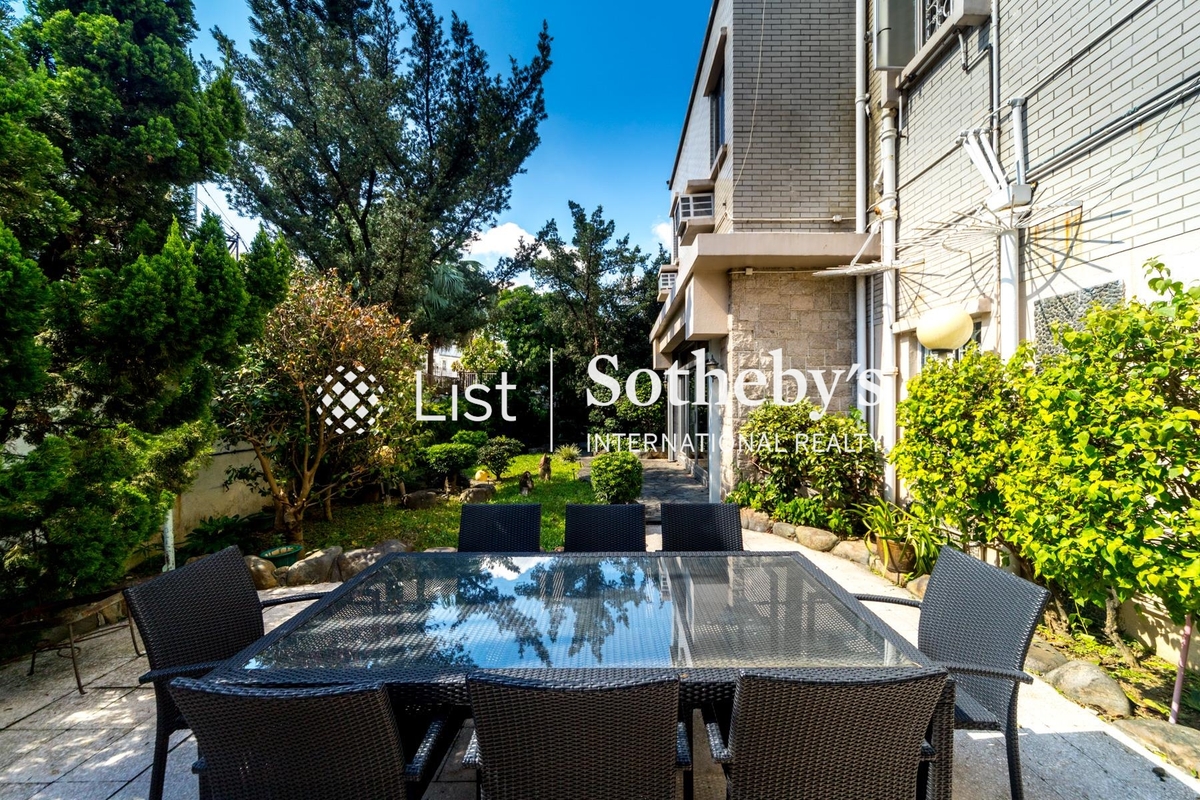 Essex Crescent Detached House 雅息士道 | Private Terrace off Dining Room