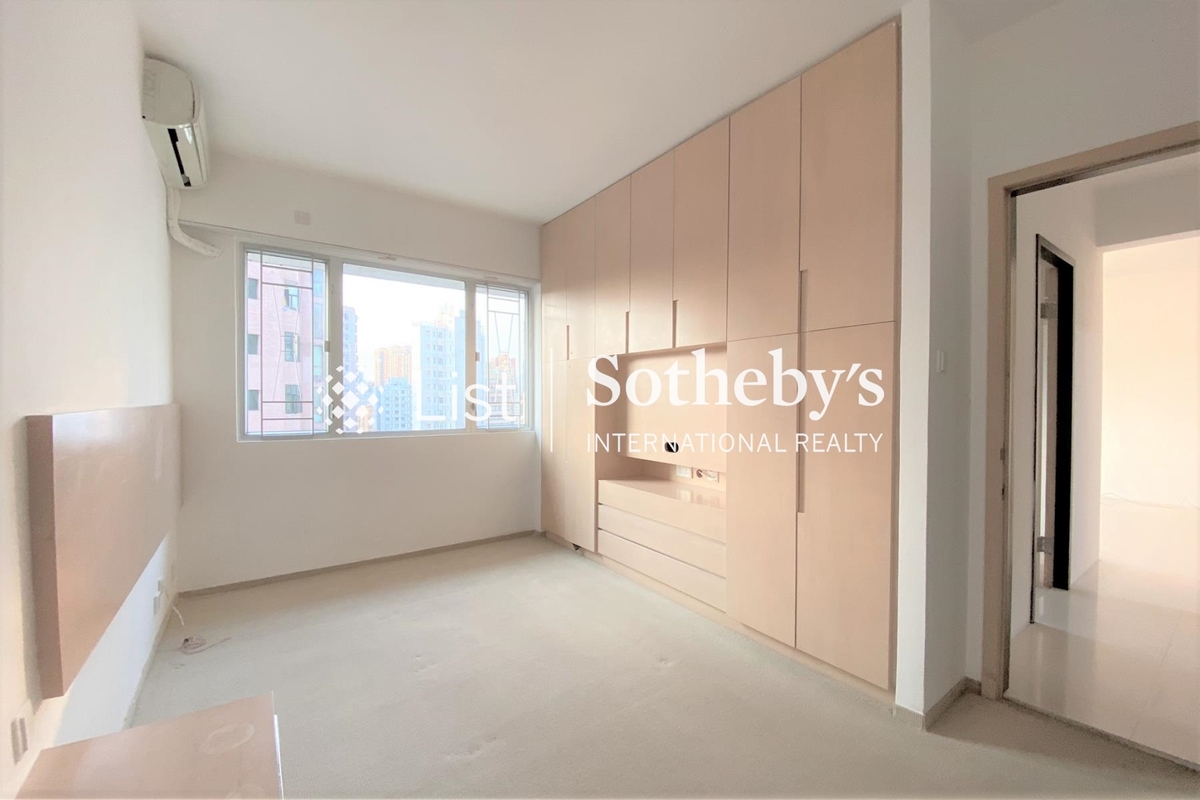 Silver Star Court 銀星閣 | Built-in Wardrobe in Master Bedroom