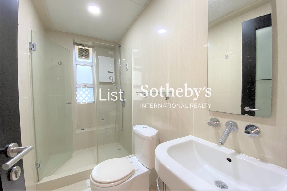 Silver Star Court 銀星閣 | Guest Bathroom