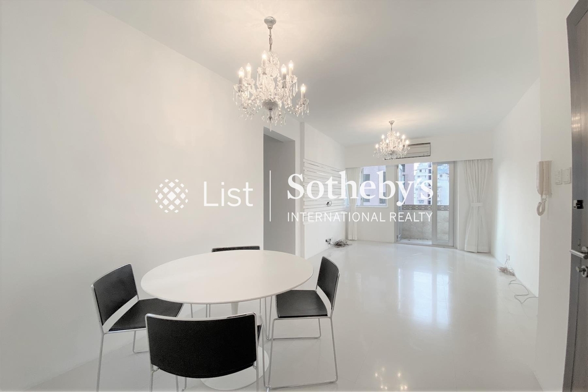 Silver Star Court 銀星閣 | Living and Dining Room