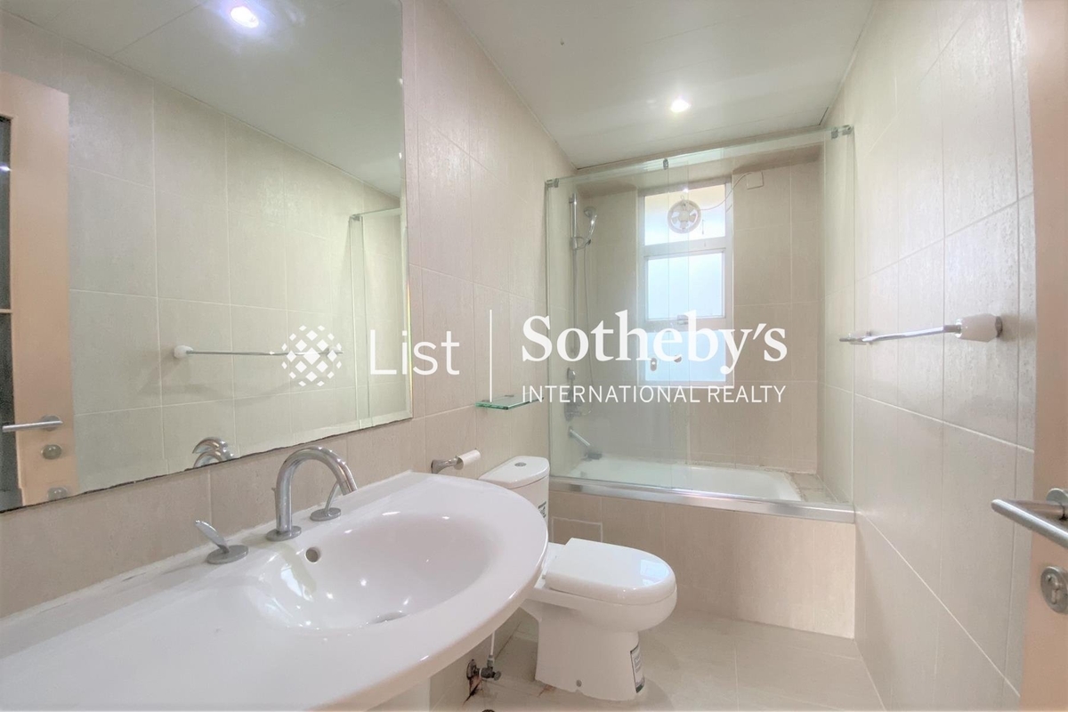 Silver Star Court 銀星閣 | Master Bathroom