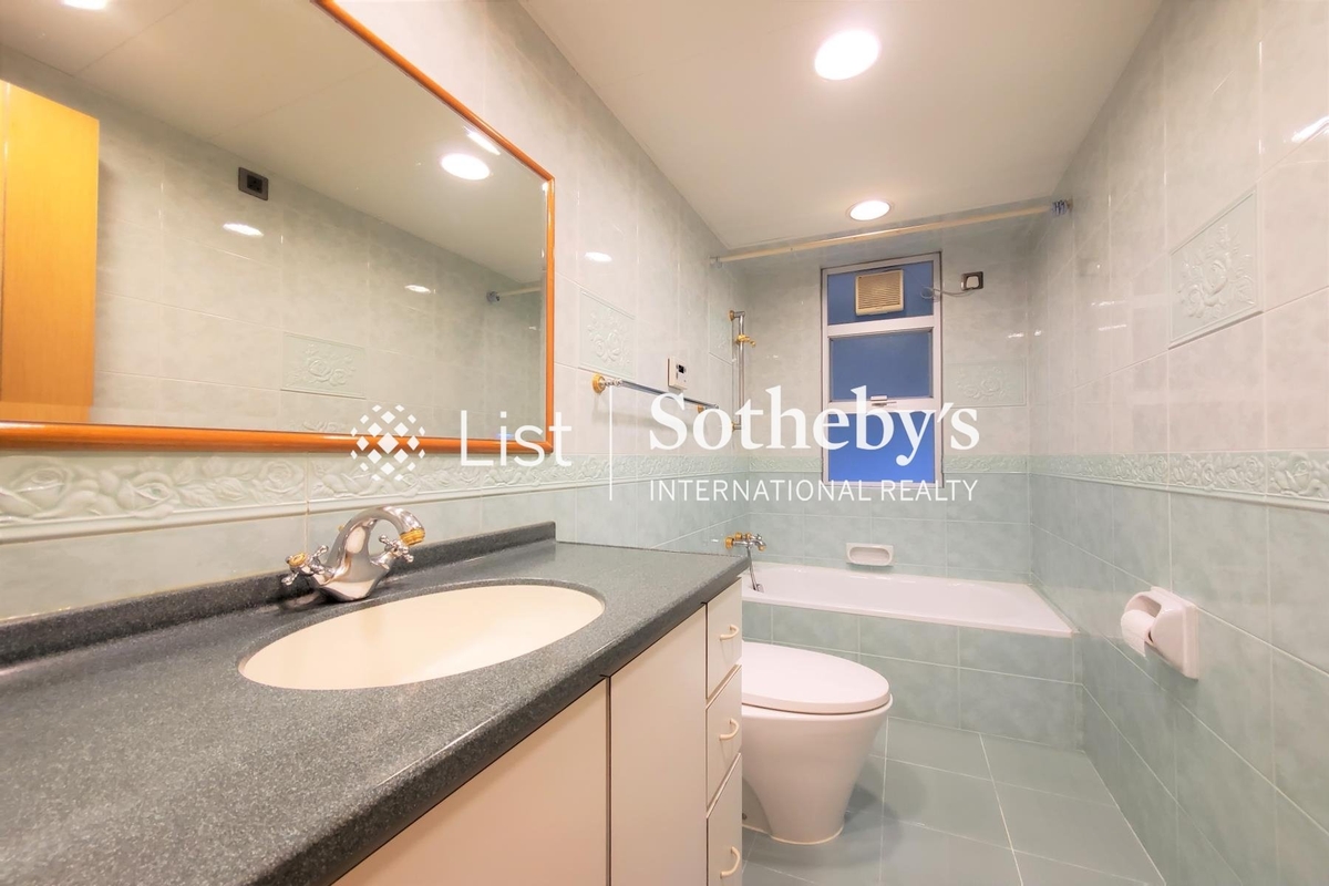 Silver Star Court 銀星閣 | Master Bathroom