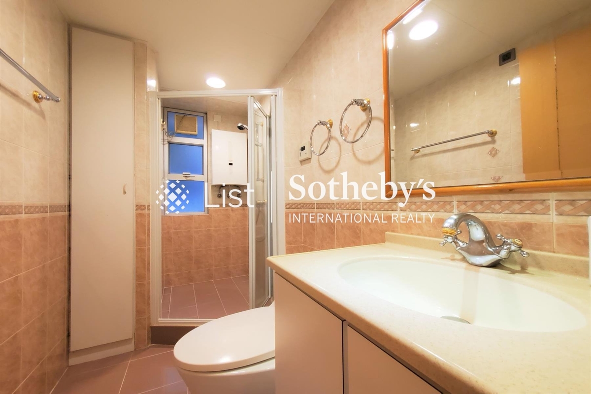 Silver Star Court 銀星閣 | Guest Bathroom