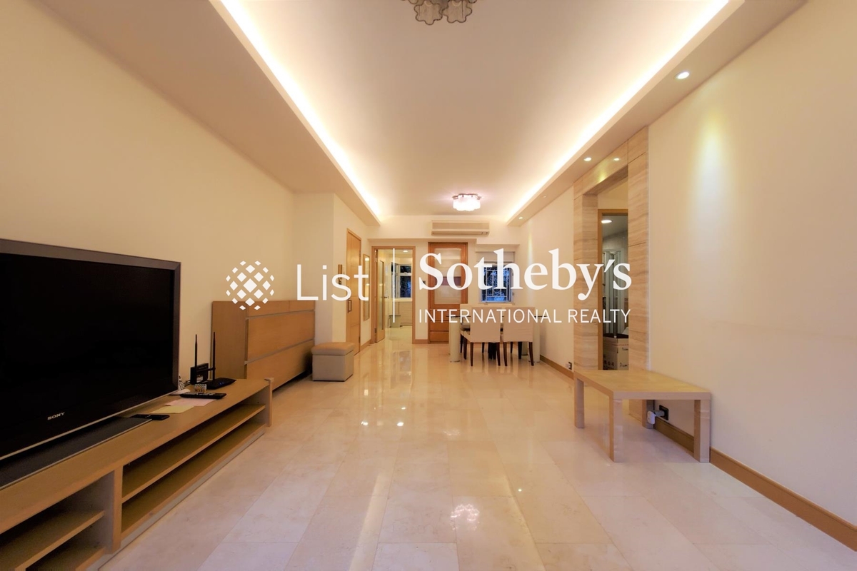 Silver Star Court 銀星閣 | Living and Dining Room