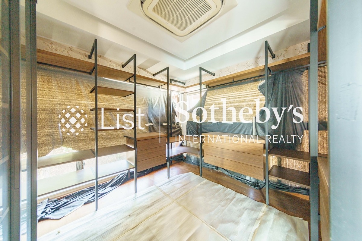 Tung Tau Wan Road 東頭灣道 | Walk-in Closet in Master Bedroom 