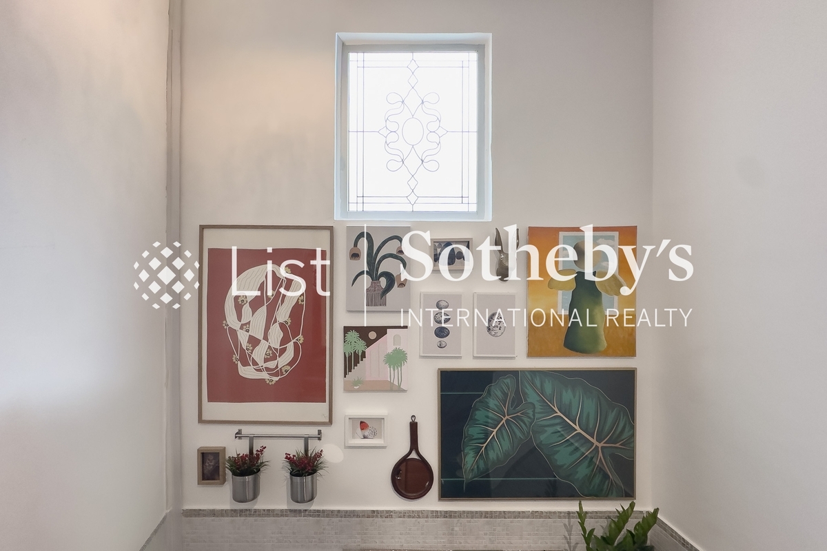 7 Fung Fai Terrace 凤辉台7号 | Stairs to Private Roof Terrace