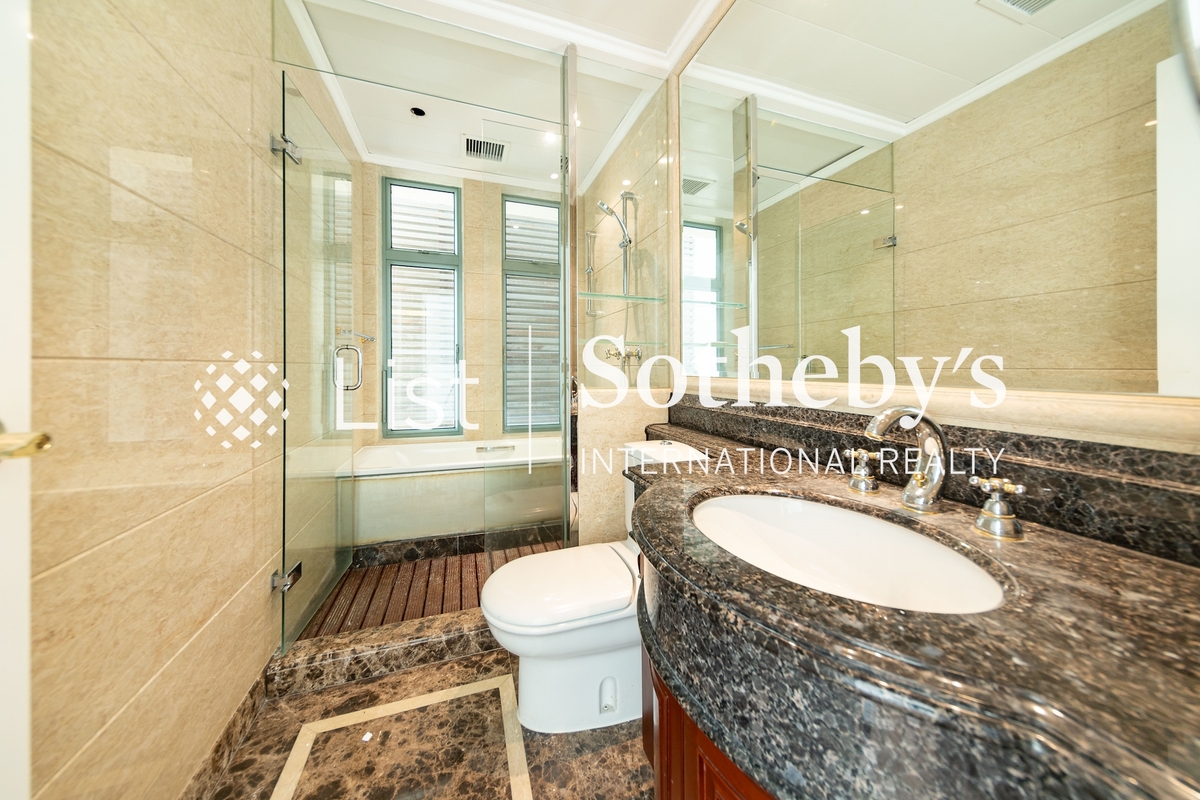 Three Bays Three Bays | Fourth En-suite Bathroom