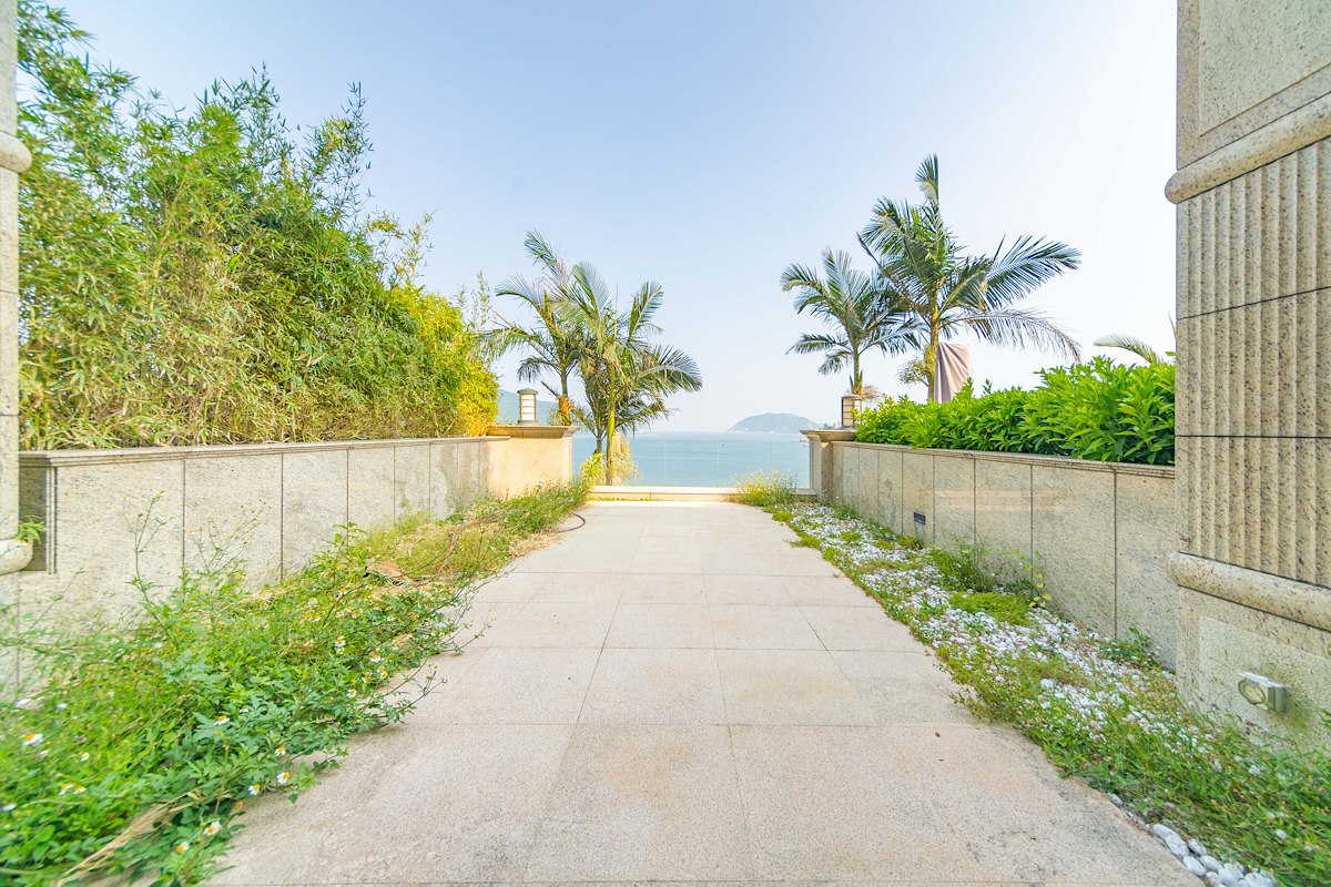 Three Bays Three Bays | Private Garden off Living Room