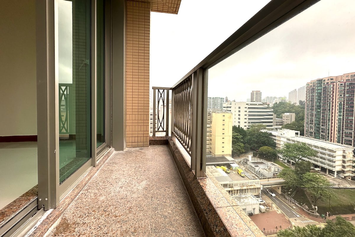 Parc Palais 君颐峰 | Balcony off Living Room