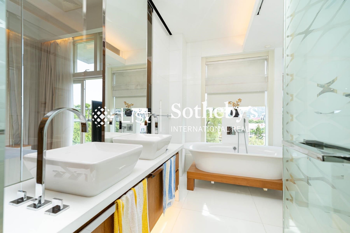 No. 32 Stanley Village Road 赤柱村道32號 | Master Bathroom