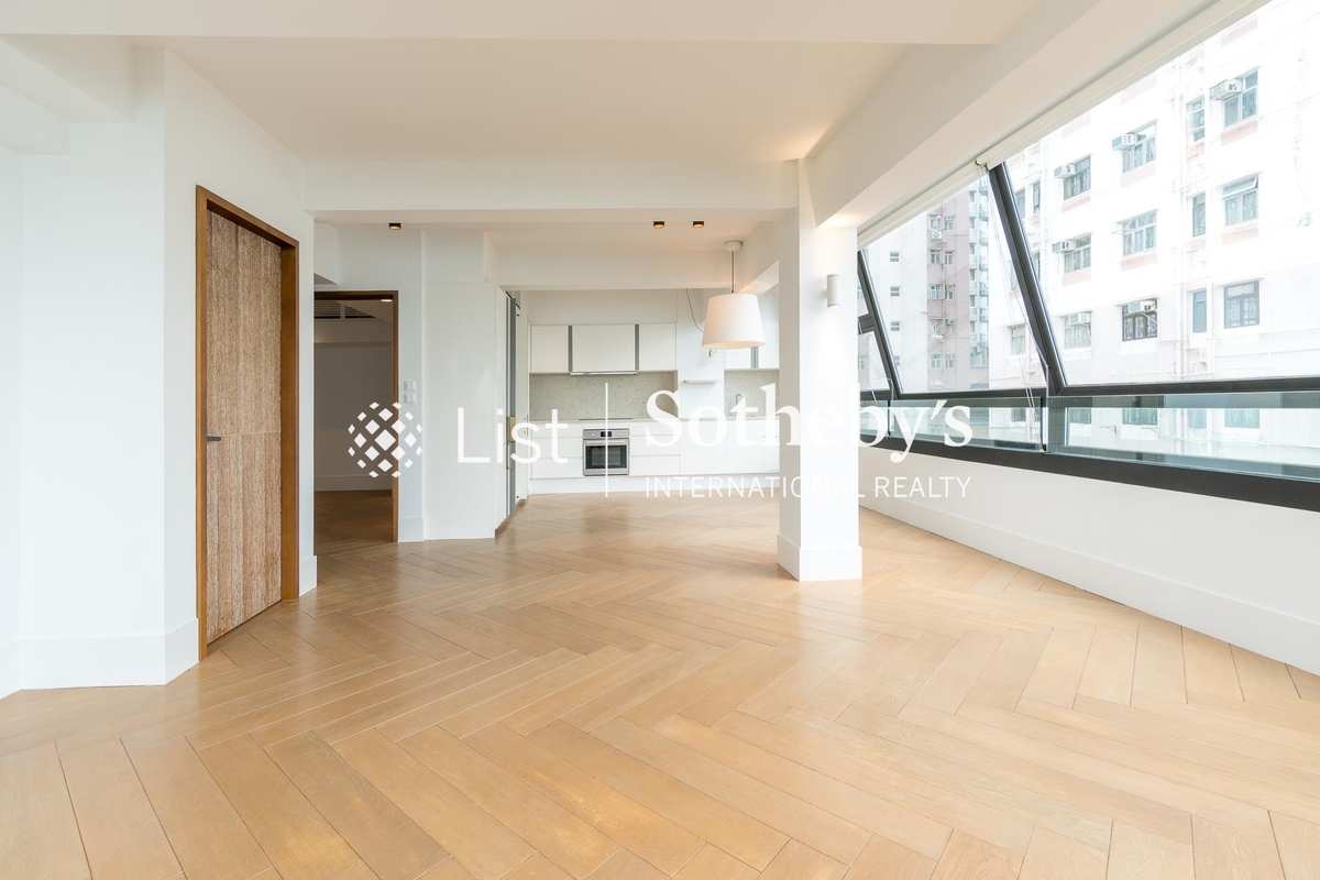 Tung Fat Building 同發大樓 | Living and Dining Room