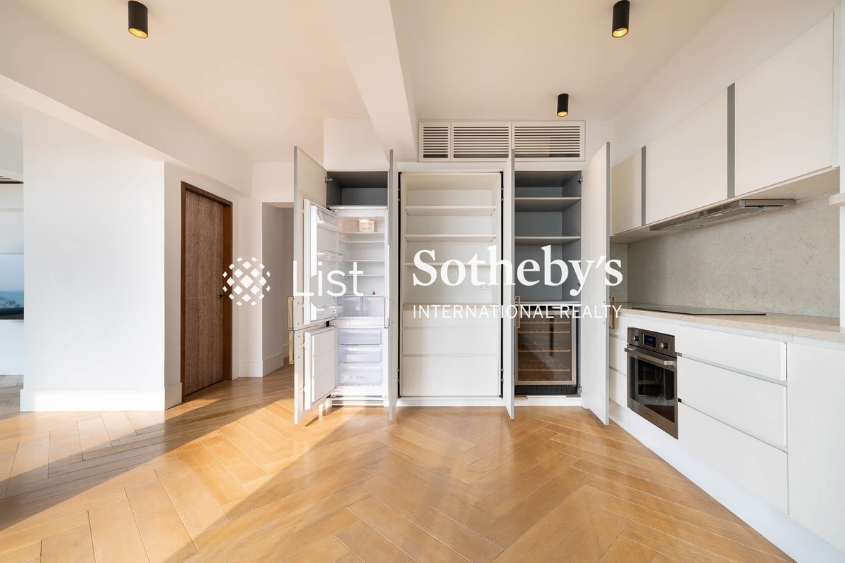 Tung Fat Building 同發大樓 | Open Kitchen