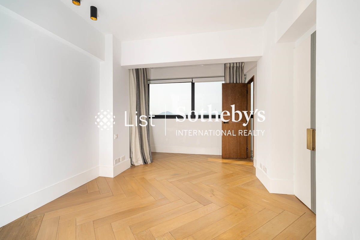 Tung Fat Building 同發大樓 | Master Bedroom