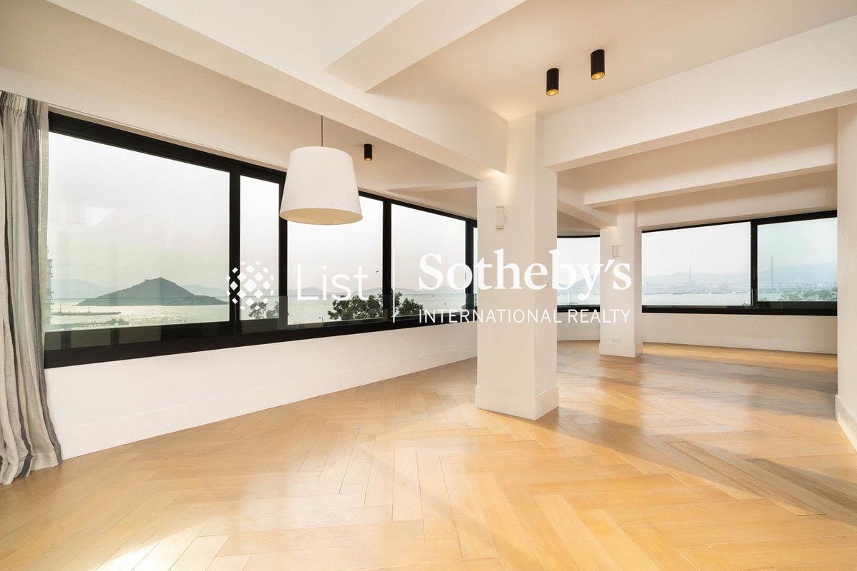 Tung Fat Building 同發大樓 | Living and Dining Room