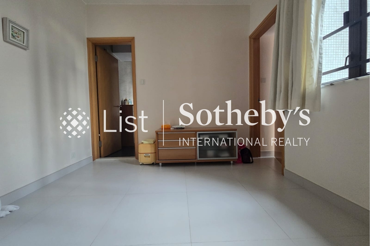 Dragon Centre 龙涛苑 | Living and Dining Room