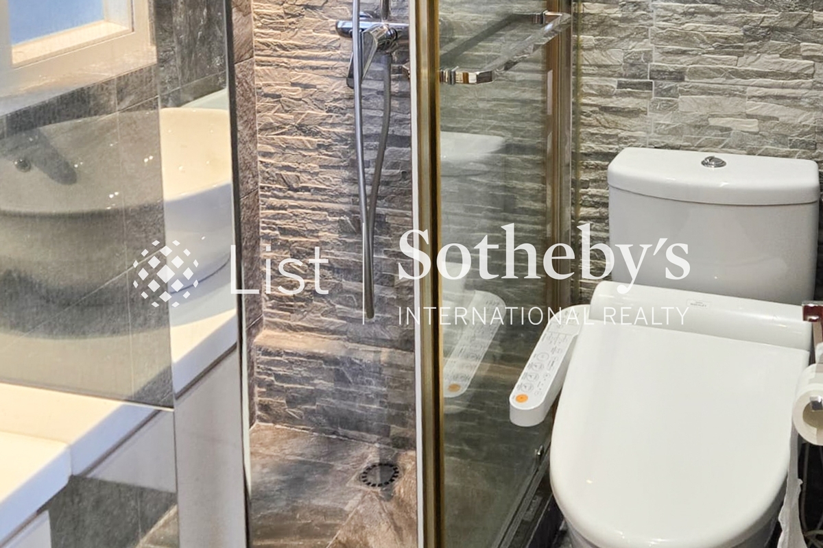 Shan Kwong Towers 山光苑 | Master Bathroom