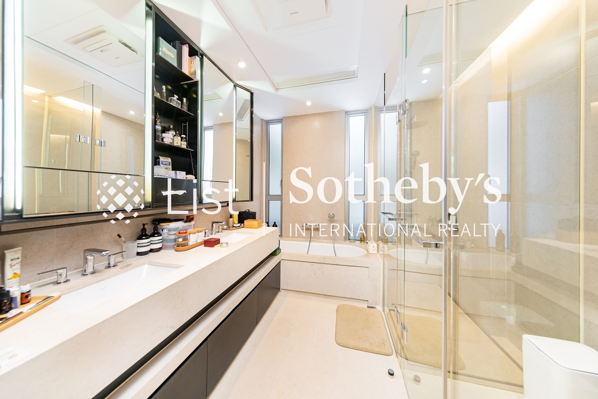 Mount Pavilia 傲泷 | Master Bathroom