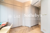 Mount Pavilia 傲泷 | Walk-in Closet in Master Bedroom 