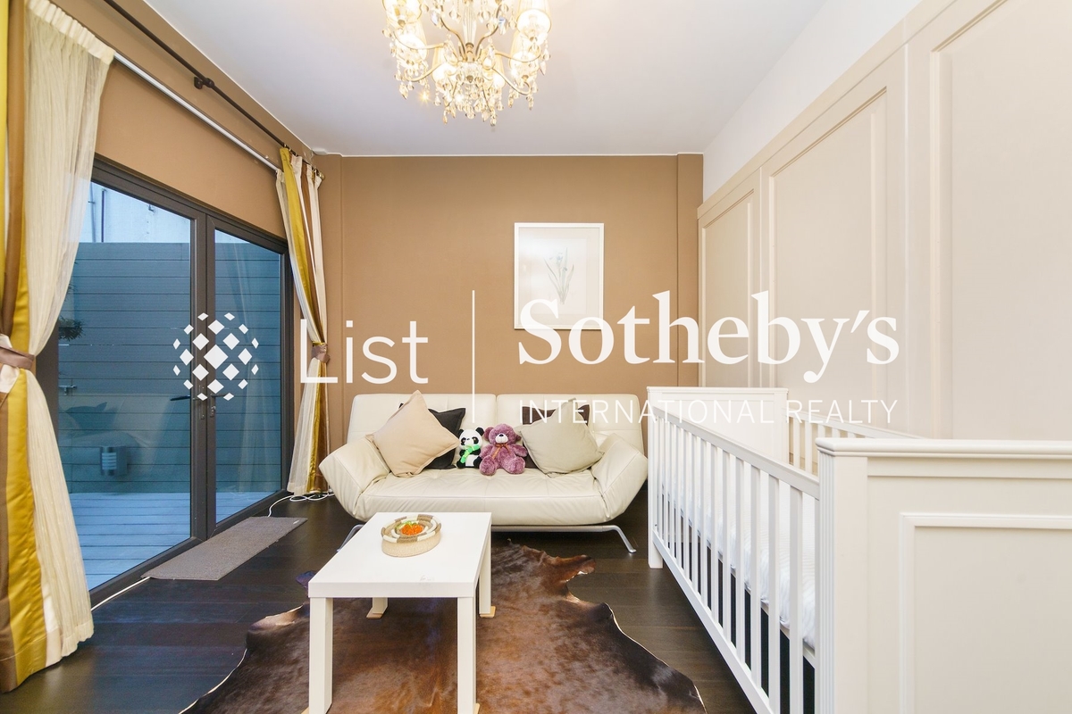 13-25 Ching Sau Lane 靜修里13-25號 | Fourth En-suite Bedroom