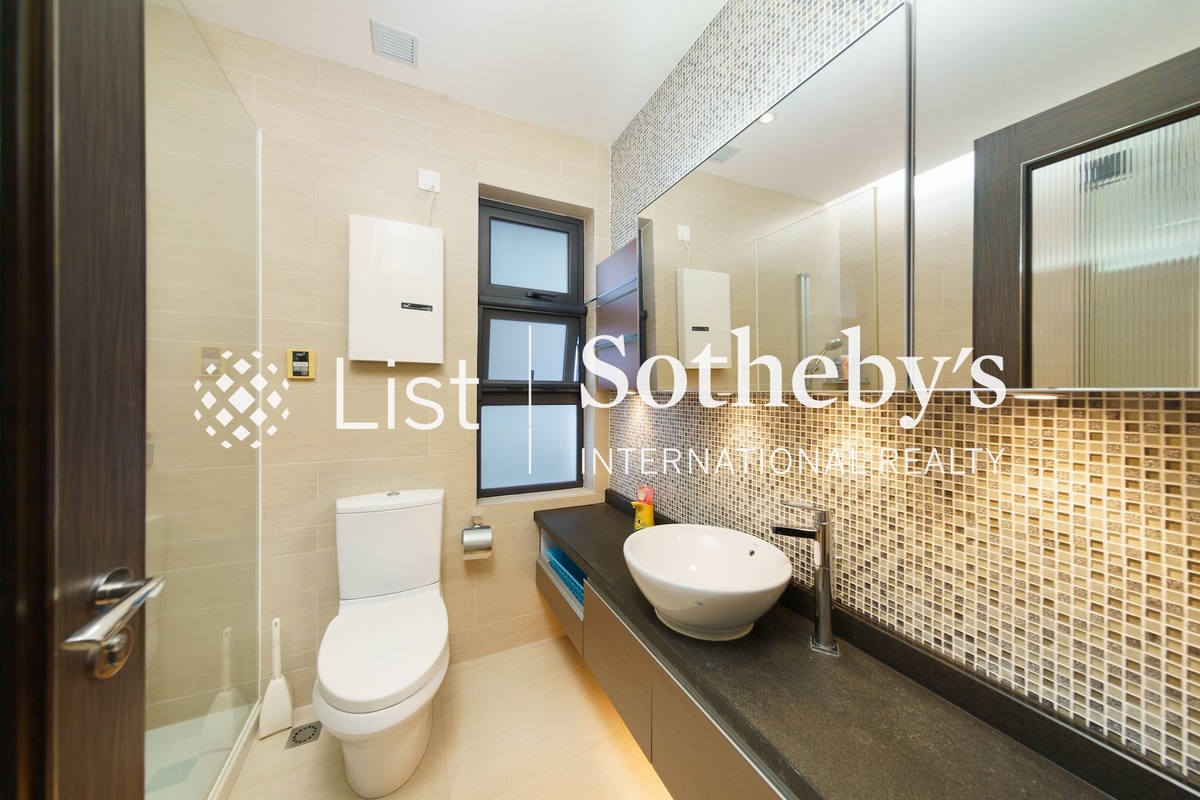 13-25 Ching Sau Lane 靜修里13-25號 | Second En-suite Bathroom