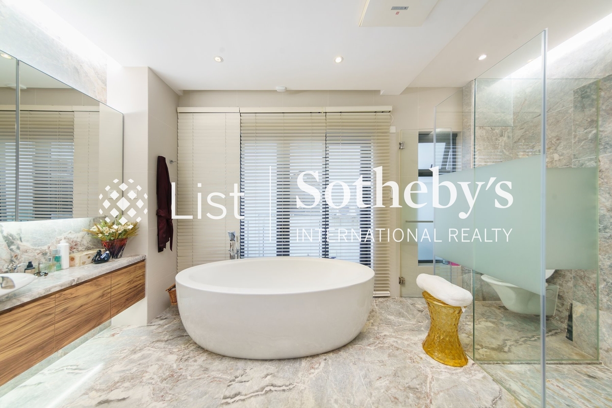 13-25 Ching Sau Lane 靜修里13-25號 | Master Bathroom