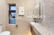 13-25 Ching Sau Lane 靜修里13-25號 | Fourth En-suite Bathroom