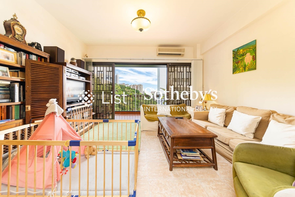 13-15 Northcote Close 羅富國徑13-15號 | Living and Dining Room