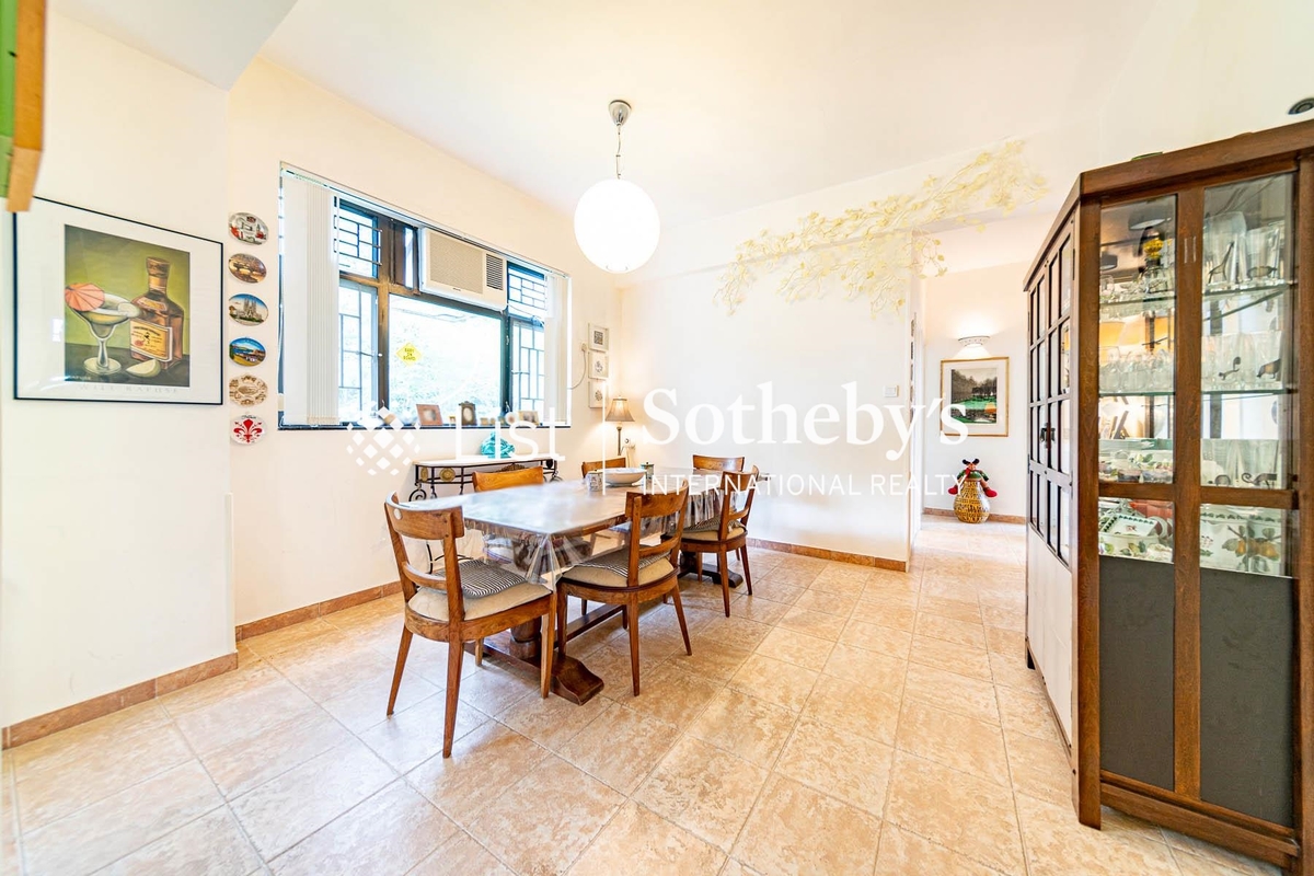13-15 Northcote Close 羅富國徑13-15號 | Living and Dining Room