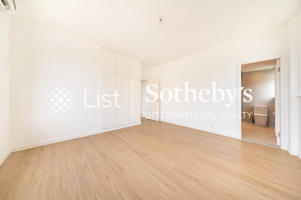 Goodwood 佩園 | Built-in Wardrobe in Master Bedroom 