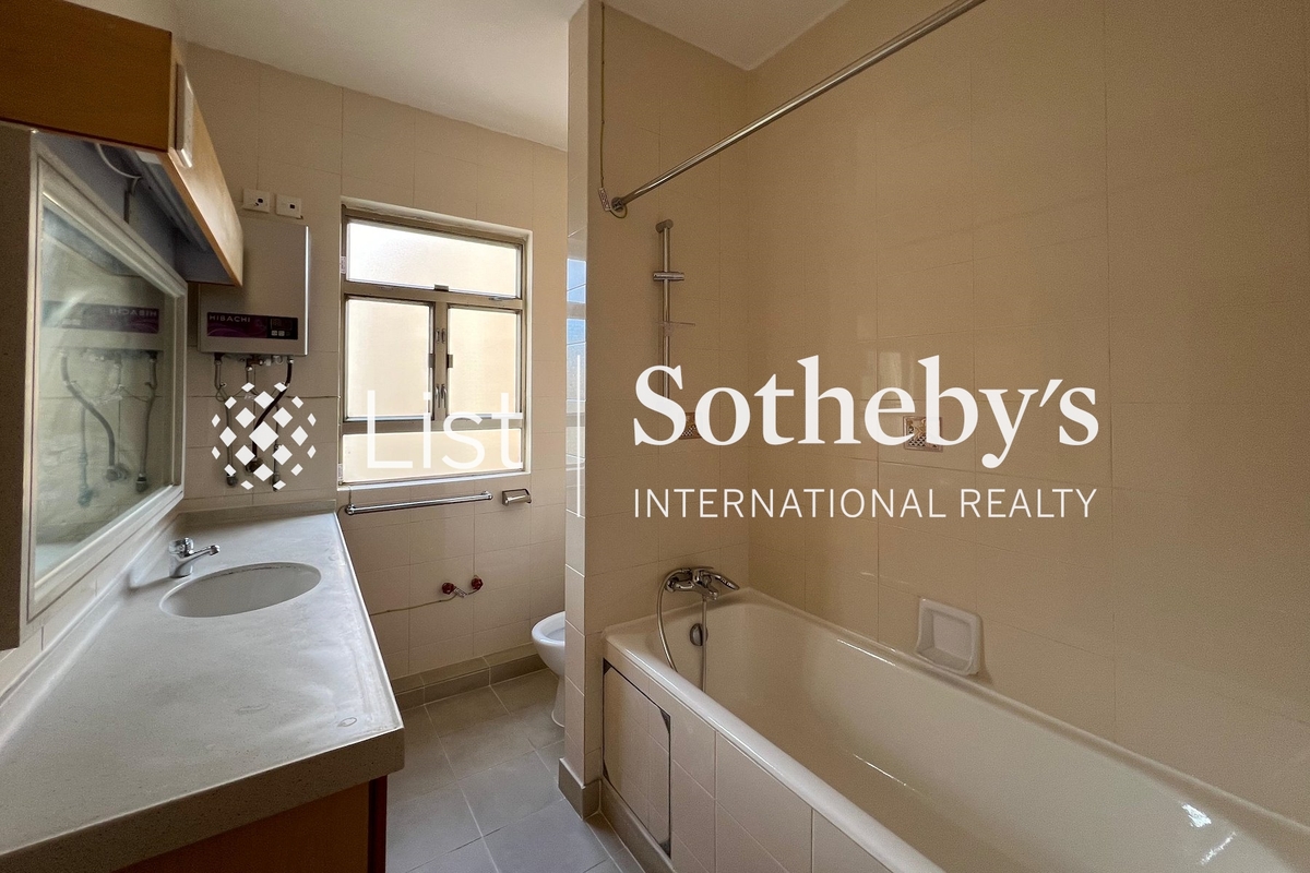 111 Mount Butler Road 畢拉山道111號 | Master Bathroom