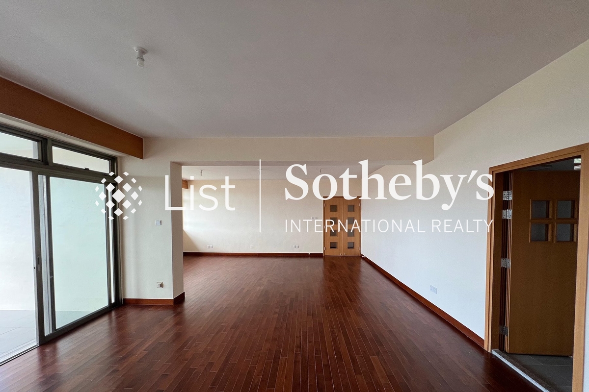 111 Mount Butler Road 畢拉山道111號 | Living and Dining Room