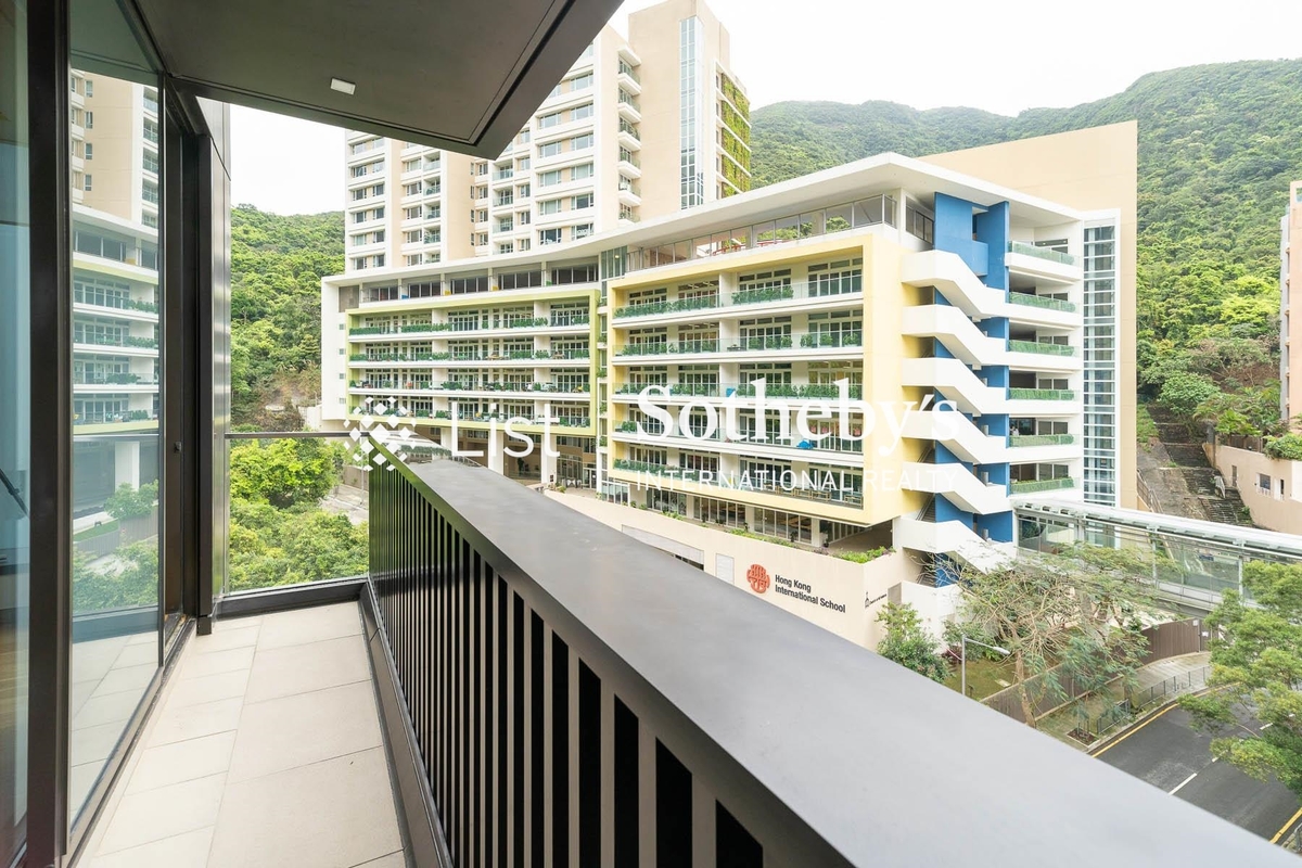 7 South Bay Close 南灣坊7號 | Balcony off Living and Dining Room