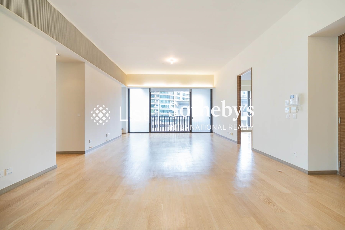 7 South Bay Close 南灣坊7號 | Living and Dining Room