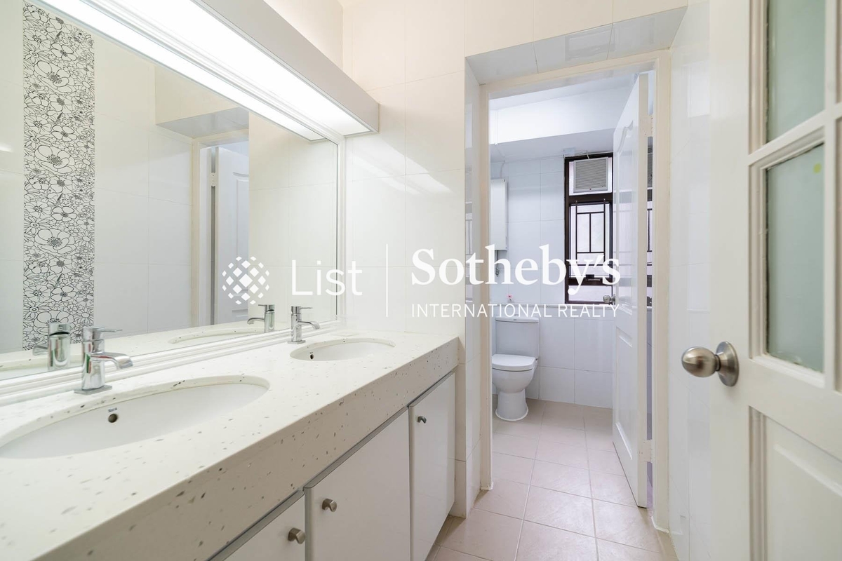 Wilshire Towers 慧雅閣 | Guest Bathroom