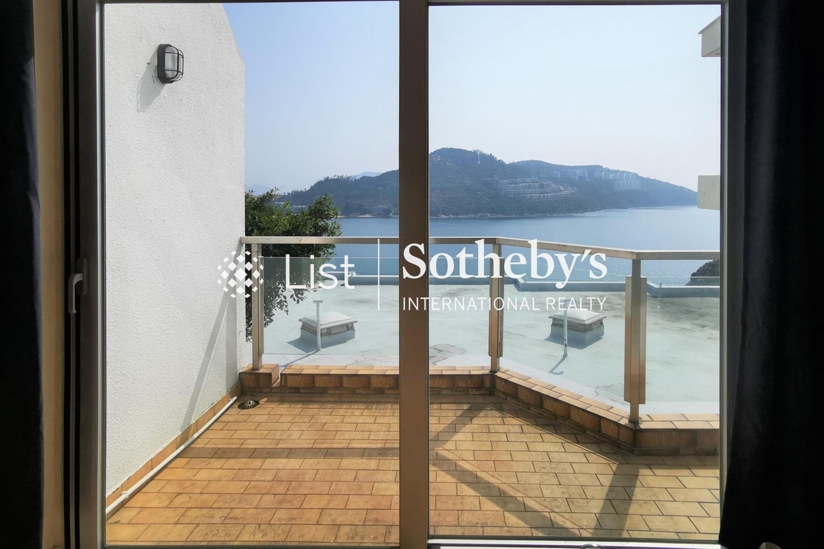 30 Cape Road 環角道30號 | Balcony off Living and Dining Room