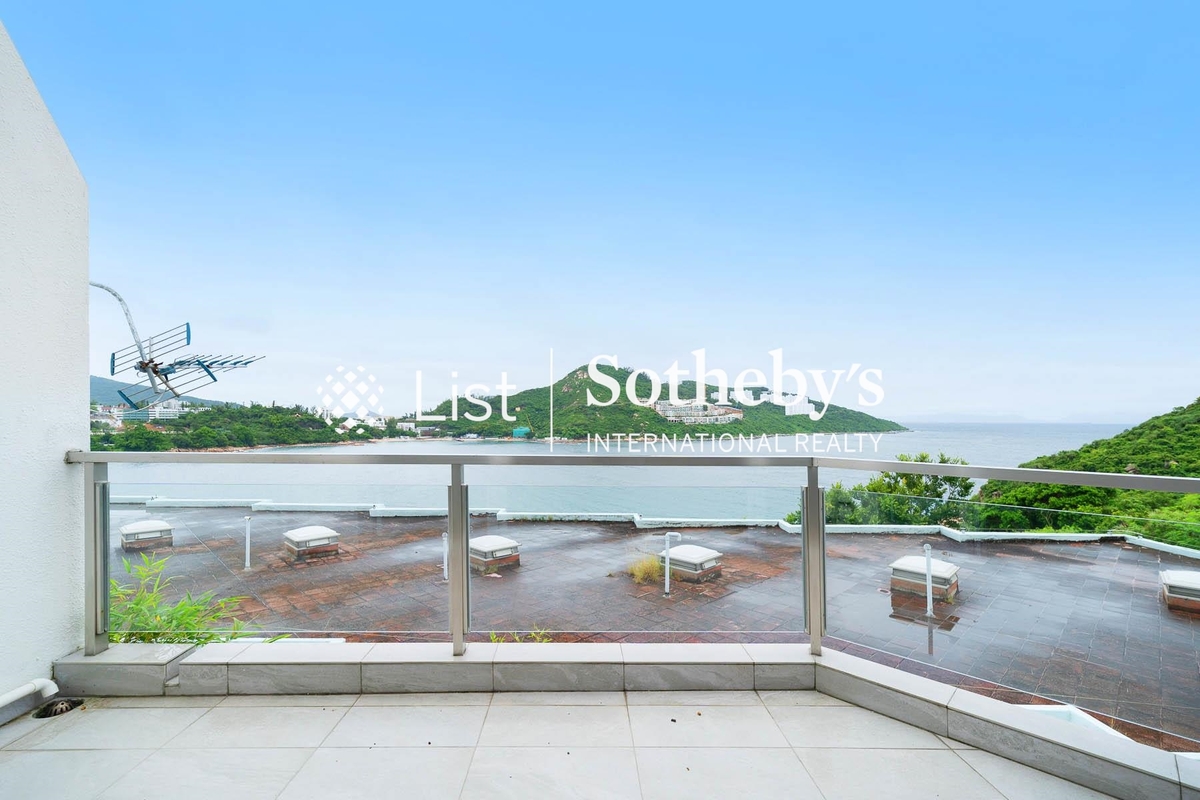 30 Cape Road 環角道30號 | Balcony off Living and Dining Room