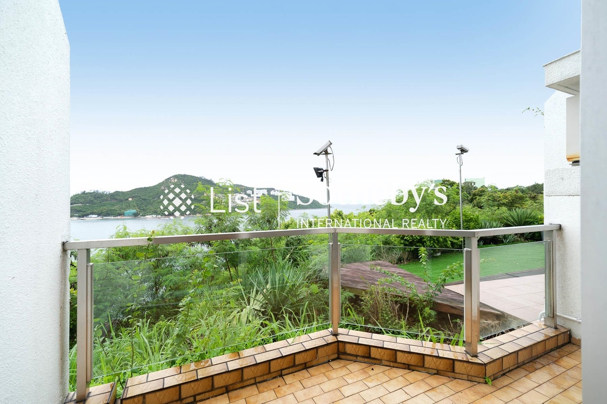 30 Cape Road 環角道30號 | Balcony off Living and Dining Room