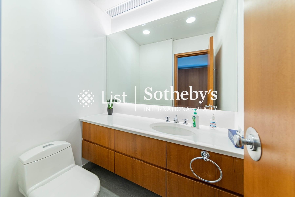 No. 14 Headland Road 赫蘭道14號 | Guest Powder Room