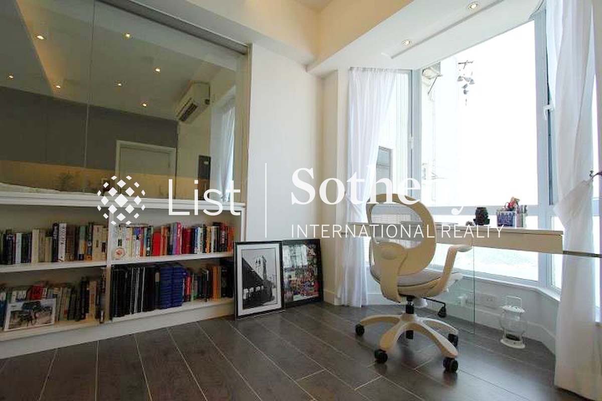 Regent Height 麗景大廈 | Second Bedroom